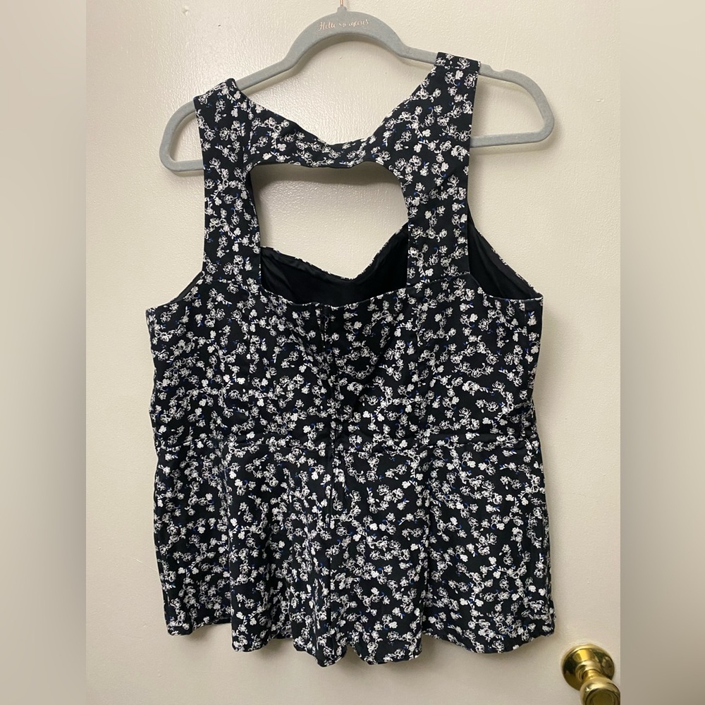 Peplum top, black with blue flowers. 2x Torrid - Picture 4 of 6